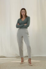 ZUMO FASHION pantalone u 6 boja od ponte rome rađene po meri. Elegantan cigaret kroj savršen je za poslovne prilike.
