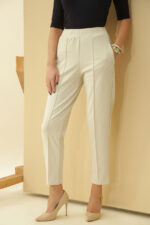 ZUMO FASHION pantalone u 6 boja od ponte rome rađene po meri. Elegantan cigaret kroj savršen je za poslovne prilike.