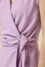 lanena bluza na preklop bez rukava lila boje